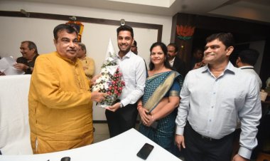 Kanishk Mehta, TURFF Coffee’s founder takes Shri Nitin Gadkari Ji through brand’s journey