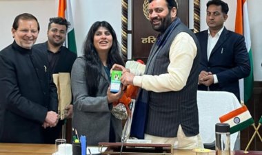 Haryana CM Meets Gurgaon’s Viral Hair Care Mom, Asks Her the Secret Behind “Daadi Ka Magic”